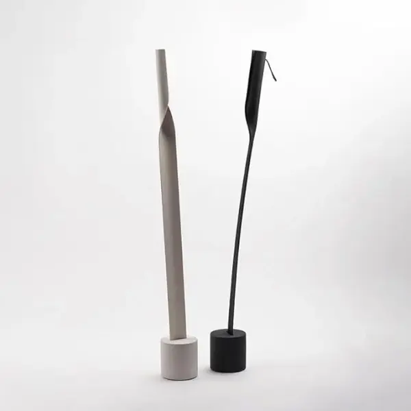 Long Handle Shoe Horn for Elderly & Pregnant Women - Self-Standing Shoe Puller Tool for Easy Shoe Wearing - Vertical Design for Home Entrance Use