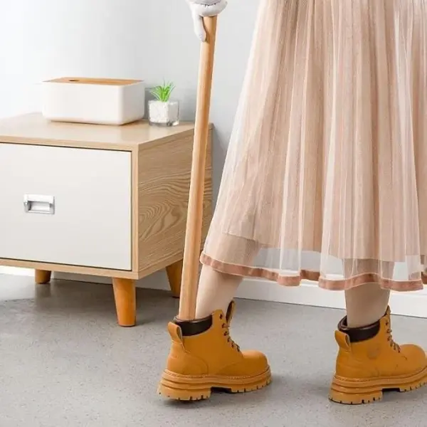 Magnetic Wooden Shoe Horn - Effortless On/Off for Seniors & Pregnant Women, Travel Essential, No Bending, Ultimate Comfort & Convenience, Easy Wear Solution